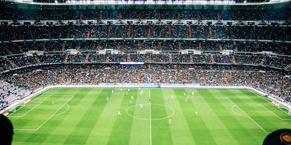 足球战术分析板示意图 - 专家解析青年队战术